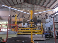 LIGHT ALUMINIUM SLEWING JIB CRANE WITH VACUUM ATTACHMENT